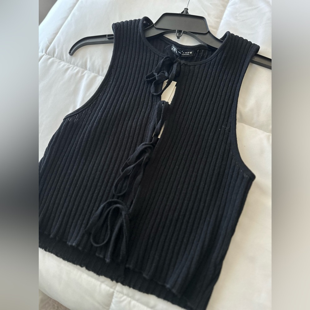NWT | ZARA round neck tank top with openings and ties